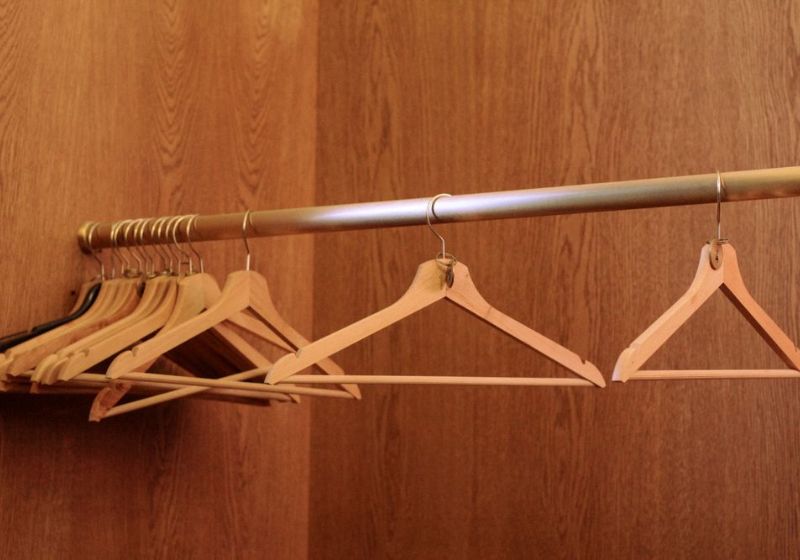 Amazon Basics Slim Velvet Hangers