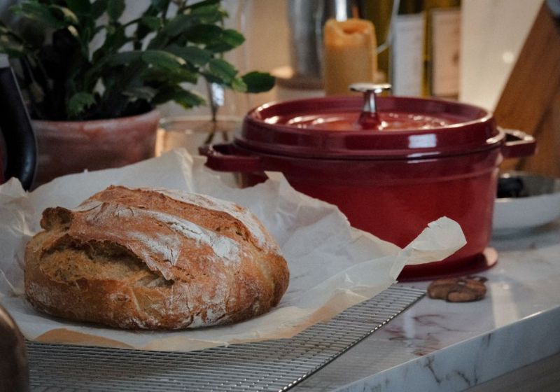 Lodge 6 Quart Enameled Dutch Oven